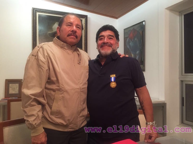Presidente Daniel Ortega impone Orden Augusto C. Sandino a Diego Armando Maradona